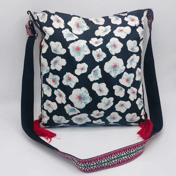 NWOT Floral Messenger Crossbody w/ Camera Strap - Picture 2 of 15